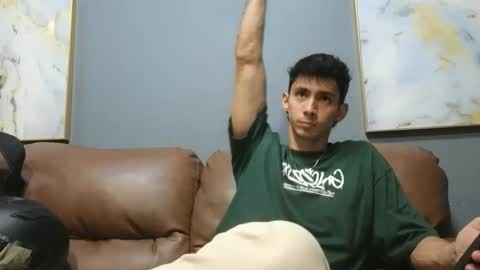 Oliver bennet online show from December 6, 11:14 pm