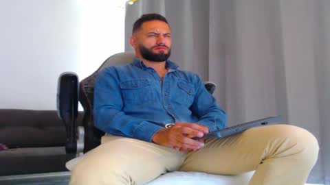 oliver online show from November 10, 2:22 pm