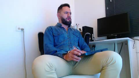 oliver online show from April 10, 2:02 pm