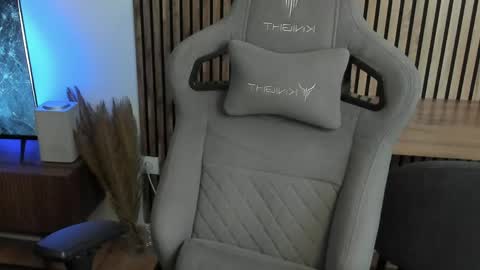 oliverrgroove online show from April 19, 12:15 pm