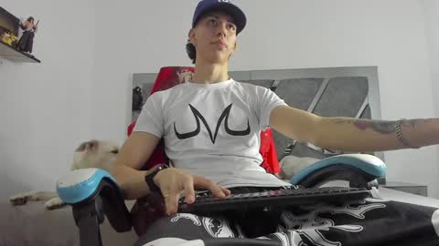 Snapshot of oliverthompson_01 chatting on February 7, 3:34 am oliverthompson_01 online show from February 7, 3:34 am