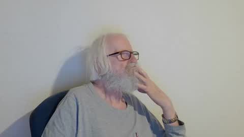 Somewhere over the rainbow online show from September 13, 8:10 pm