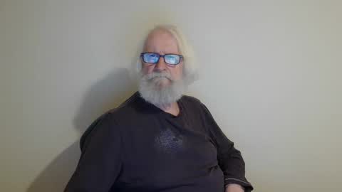 Somewhere over the rainbow online show from March 6, 10:04 pm