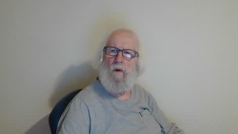 Somewhere over the rainbow online show from February 18, 9:20 pm