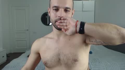 onebestlover online show from March 8, 7:51 pm