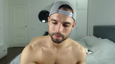 onebestlover online show from September 18, 9:17 pm