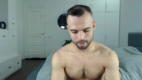 onebestlover online show from September 25, 8:57 am