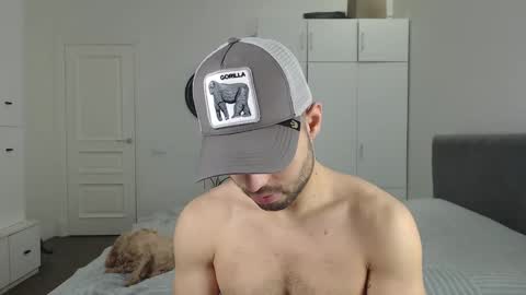 onebestlover online show from March 7, 8:45 am