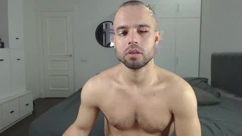 onebestlover online show from February 11, 9:31 am