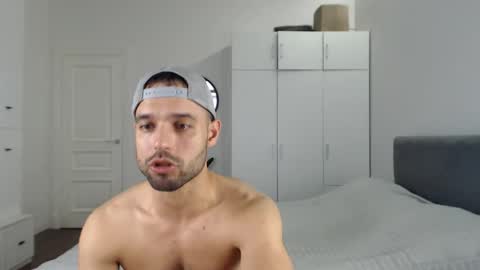 onebestlover online show from September 15, 12:39 pm