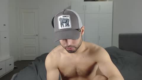 onebestlover online show from March 4, 7:51 am