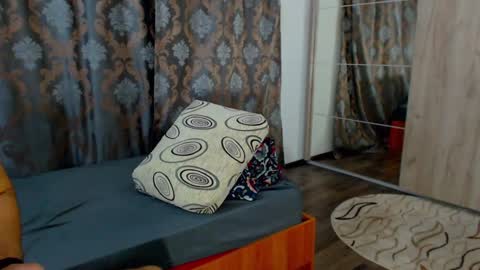 oneboy1x1 online show from December 8, 5:07 am