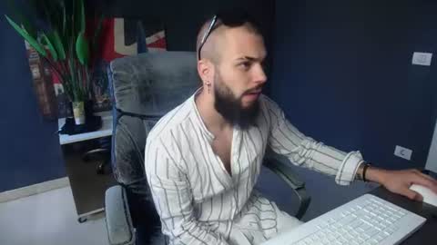 OscarWills online show from June 18, 4:47 am