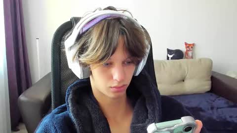 Snapshot of ostin_meoww chatting on October 19, 8:39 am Ostin online show from October 19, 8:39 am