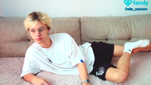 Snapshot of ostin_meoww chatting on February 6, 7:13 am Ostin online show from February 6, 7:13 am