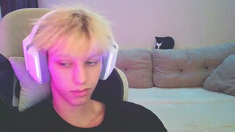Snapshot of ostin_meoww chatting on December 24, 3:05 pm Ostin online show from December 24, 3:05 pm