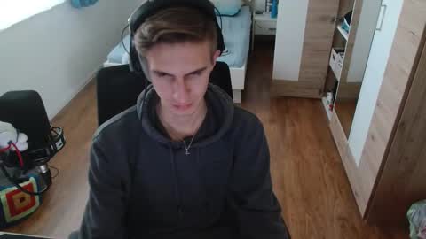 OverkneeBabe online show from October 25, 11:12 am