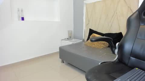 Owen Johnson online show from October 18, 11:15 am