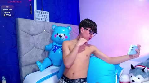 Snapshot of owenblue__ chatting on December 6, 10:27 am Owen Independent model online show from December 6, 10:27 am