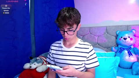 Snapshot of owenblue__ chatting on February 4, 6:04 am Owen Independent model online show from February 4, 6:04 am