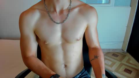 Snapshot of owenn_17 chatting on October 11, 4:27 am owwn online show from October 11, 4:27 am