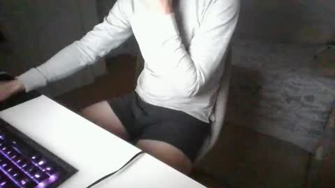 pajaritosenelaire online show from April 2, 3:20 pm