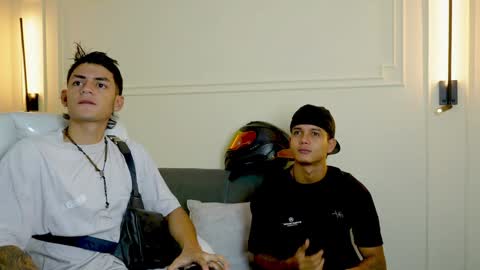 Snapshot of paradise_boy_s chatting on January 25, 11:43 pm Ryan And Casper online show from January 25, 11:43 pm