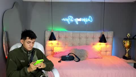 Snapshot of paradise_boy_s chatting on December 5, 12:30 am Ryan And Casper online show from December 5, 12:30 am
