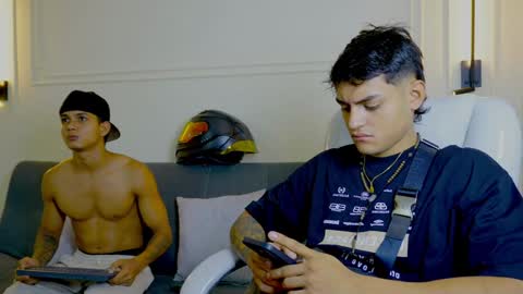 Snapshot of paradise_boy_s chatting on January 31, 12:39 am Ryan And Casper online show from January 31, 12:39 am
