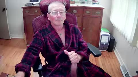 peepingmale online show from May 23, 8:25 pm