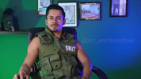 andres    online show from October 31, 1:25 pm