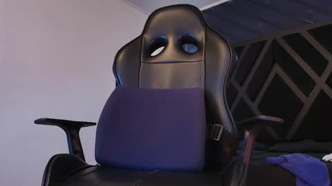 PETES EVANS new account online show from April 8, 11:46 pm