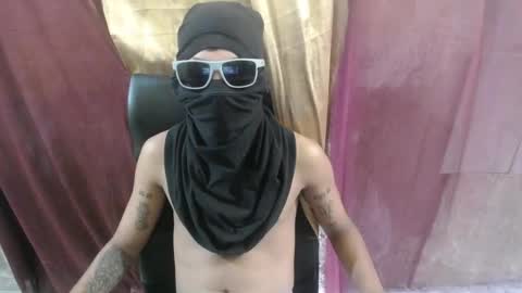 petty_boy777 online show from January 6, 7:40 pm