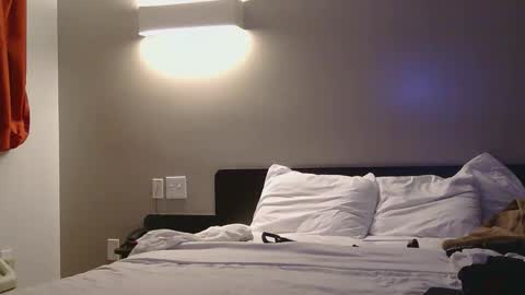 phantompig online show from December 18, 9:38 am