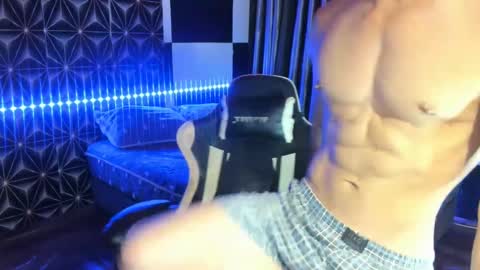 Snapshot of philhotbody chatting on February 6, 2:37 pm AJ online show from February 6, 2:37 pm