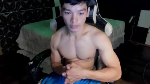 Snapshot of philhotbody chatting on September 21, 1:00 pm AJ online show from September 21, 1:00 pm