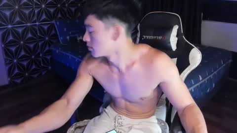 Snapshot of philhotbody chatting on February 12, 3:27 pm AJ online show from February 12, 3:27 pm