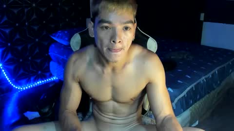 Snapshot of philhotbody chatting on January 12, 11:50 am AJ online show from January 12, 11:50 am