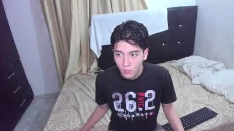 picaszomilos350 online show from February 15, 5:57 am