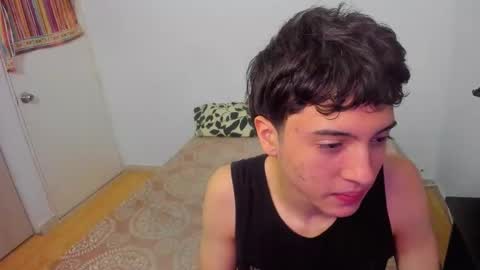 picaszomilos350 online show from March 22, 2:11 pm