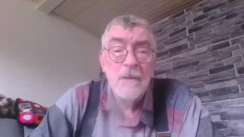 Snapshot of pinholder chatting on October 15, 2:13 pm Michael online show from October 15, 2:13 pm