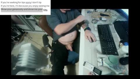 pini_z online show from December 29, 7:54 pm