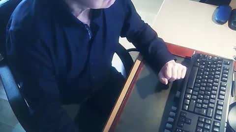 littlenounours online show from February 6, 8:33 am