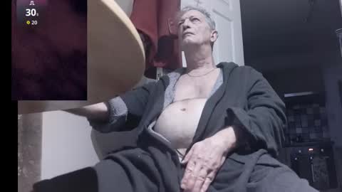 Play Me online show from November 5, 11:40 pm