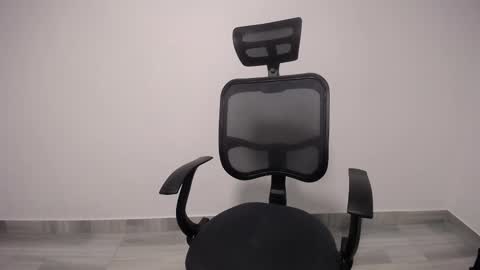 Plux online show from February 27, 11:37 pm