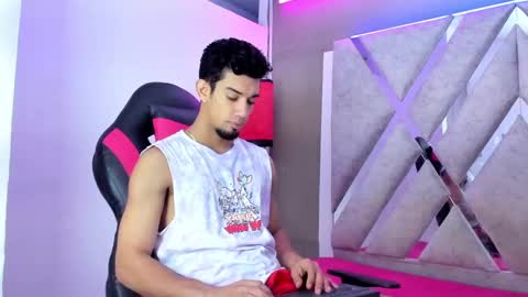 prince_arthur77 online show from November 1, 4:44 pm