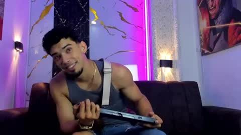 prince_arthur77 online show from July 3, 3:51 pm