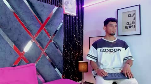 prince_arthur77 online show from May 21, 2:10 pm