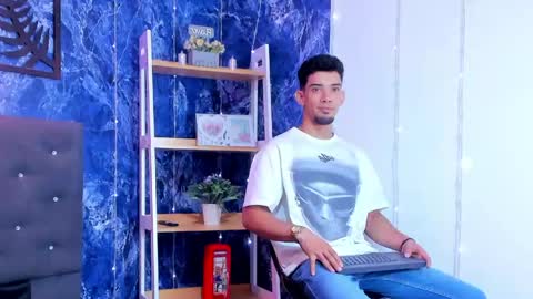 prince_arthur77 online show from May 20, 1:28 pm