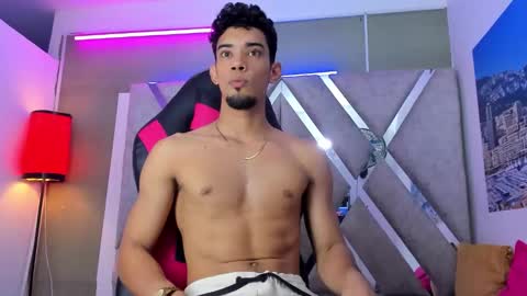 Snapshot of prince_arthur77 chatting on October 18, 2:33 pm prince_arthur77 online show from October 18, 2:33 pm